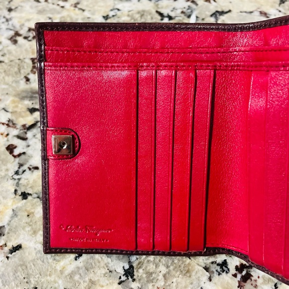SALVATORE FERRAGAMO Red Bow Compact Wallet 💯 AUTHENTIC - Picture 8 of 14